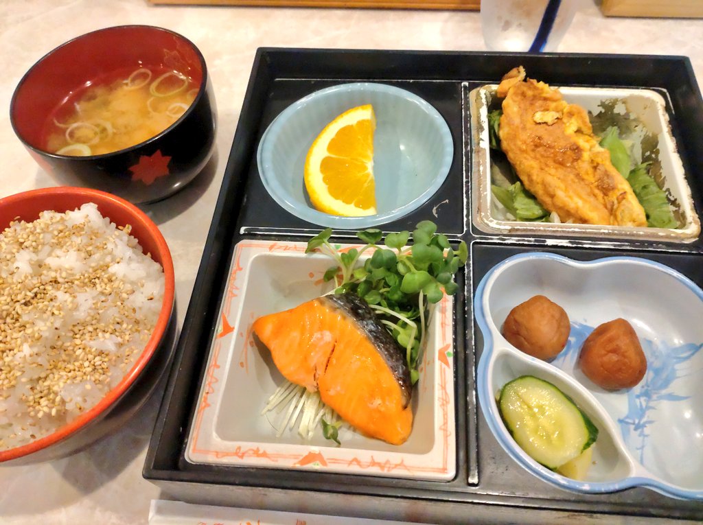 EO8o7e8IkWvbdNF's tweet photo. #はっびー　#日替���ランチ　#門前仲町
昼食です https://t.co/8pgCcjyJoq