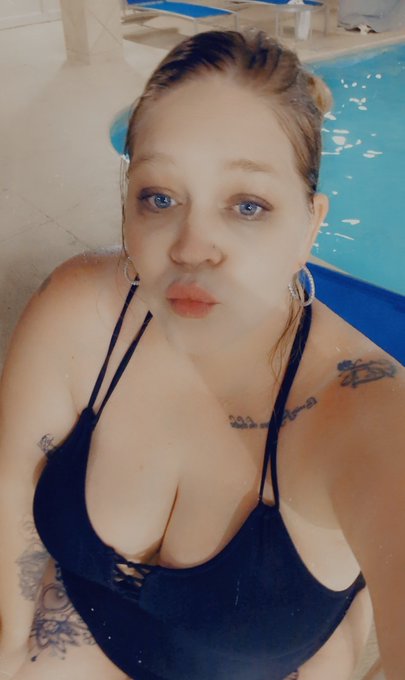 Just keep swimming 💕 https://t.co/G4XVn0V5wB