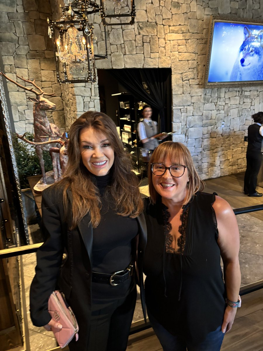 HedwardsJamOn's tweet photo. It was a great night at Wolf by Vanderpump in South Lake Tahoe!  Thank you @LisaVanderpump for everything you do! https://t.co/B1aUuz9ttK
