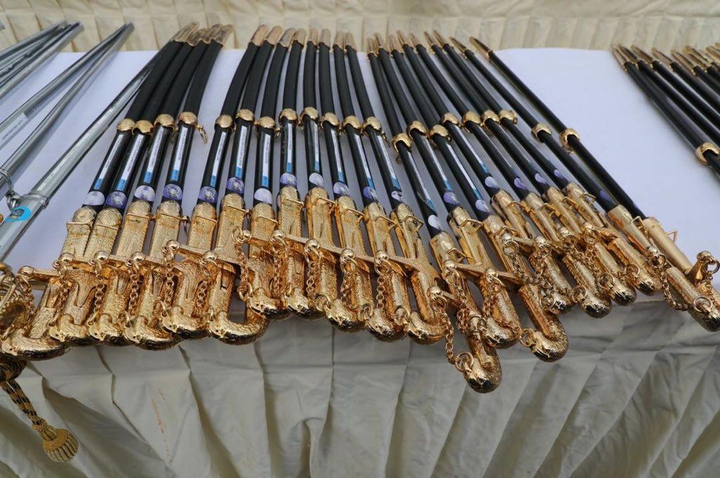 lara_zodi_13's tweet image. Hay ruido de sables en los cuarteles, empuñados junto al pueblo! Para defender nuestra soberanía de quienes pretenden invadir y colonizar, arrancarnos nuestro más preciado bien, la independencia!