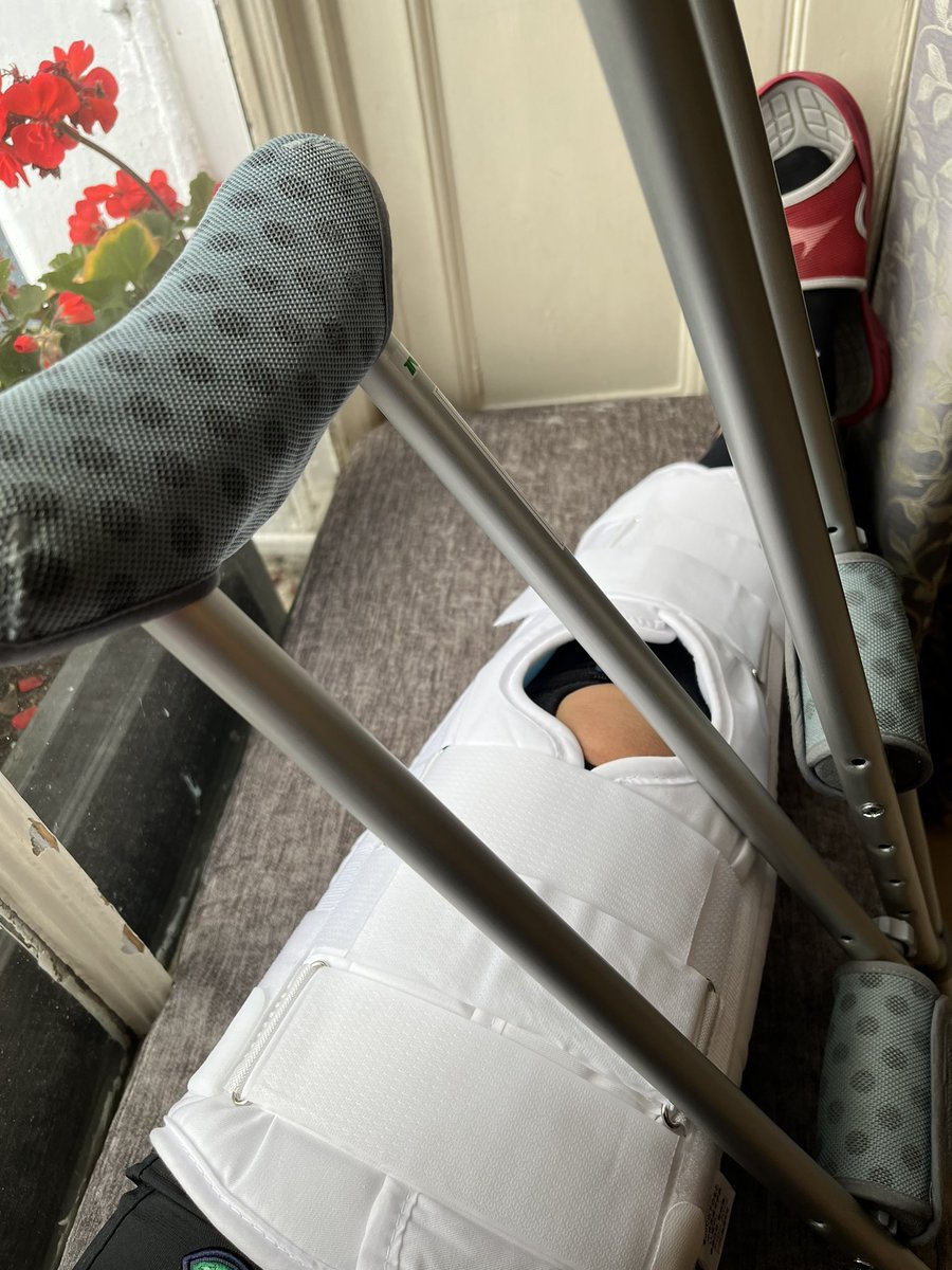 ayano_pt_tus's tweet photo. 私も同じシチュエーションで膝を怪我したのでこのプレーの危険性をより多くの人に知って欲しいです😭
これは私の場合ですが、ジャッカル中にクロコダイルロールをされると自分の目線はボールにあり
全く見えない位置から体を抱えられて、脚は関節技のようにきめられた状態で逃げるのが不可能です。→ https://t.co/h0boRHtwIV
