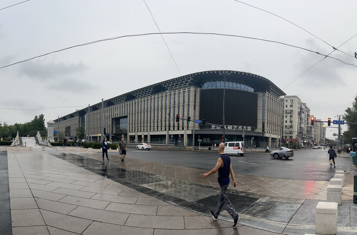 breadchen4's tweet image. About China story
A deliveryman salary 2000$
who rent a house 200$
daily meals 10$ for all.
Transports no，he is a delivery man.
He travel around once 6mon.
Hi spid train tckt 20$ for 700km dstnc.
He has 2kids，9yrs school fee FOC.
located ChengDe city. far from BJ 400km.