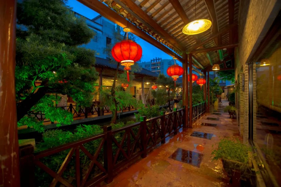 GBA_Foshan's tweet photo. #FoshanSecretKitchen | 猪肉婆私房菜,曾登上央视《寻味顺德》,每道菜都是经典!The #Shunde internet celebrity “猪肉婆” private kitchen restaurant, once appeared on CCTV’s “Taste of Shunde”! Transformed from a private residence, with a unique #Lingnan architectural style, the restaurant offers a variety of #Cantonese dishes, attracting many food enthusiasts from far and wide. #food #foodie #中国美食 #粤菜 #Foshan #FlavorofChina #CityWalk