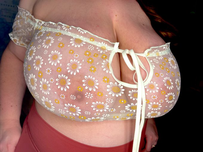 Are you staring at my breasts? https://t.co/409LKIxRIl<a href="/tag/realloyalfans"class="tags"><span>#realloyalfans</span></a>