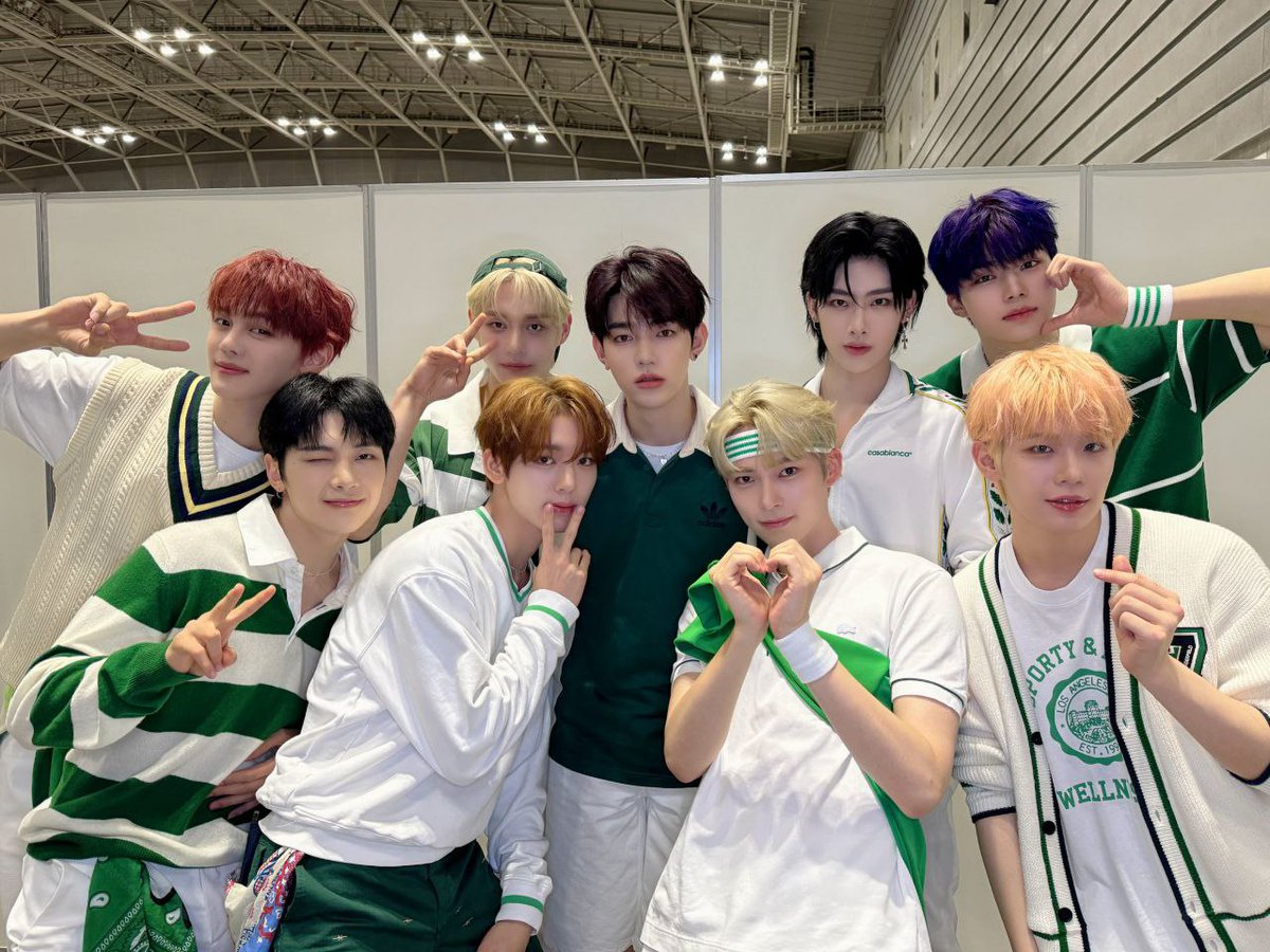 Jziwoong's tweet photo. Meeting ZEROSE and performing the song 'Yura Yura -Fate no Hana-' live in Yokohama was an unforgettable experience. The energy of ZEROSE and the vibrant atmosphere of the stage made the event truly special. https://t.co/Kev2s1ybGr