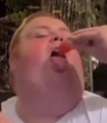 countingcalico's tweet photo. IG Reels that made me nauseous, 
a fatspo thread 🧵: pt 6 https://t.co/cN7mPbD6wm