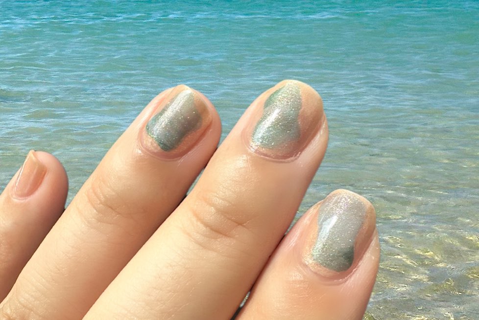 tumenuruzo's tweet image. 海に行きたい！の爪
砂浜に海のデカールを貼りました 背景は合成です‥🏝️笑
いろんなラメがキラッキラ〜🌺
#OSAJIネイルアレンジコンテスト2024夏
#砂浜 #ストロー #合鍵 #文通  #Sunahama #Straw #Aikagi #Buntsuu 
#セルフネイル