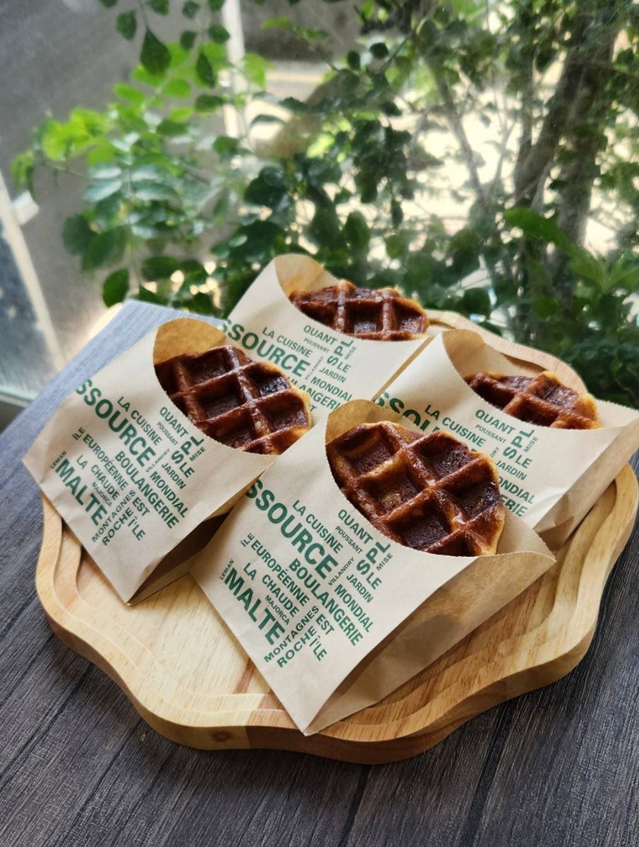 any9019's tweet photo. スコーン各種、バターリッチワッフル、季節のキッシュ焼きあがってます！夏のドルチェ3種もご用意😊
本日のキッシュはベーコン、ナス、トマト、ブロッコリーです🥦

#エニカフェ　#カフェ　#cafe #スコーン　#ワッフル　#キッシュ　#コーヒーゼリー　#プリン　#オレオレアチーズケーキ　#出水　#鹿児島 https://t.co/B5XaiMOiUm