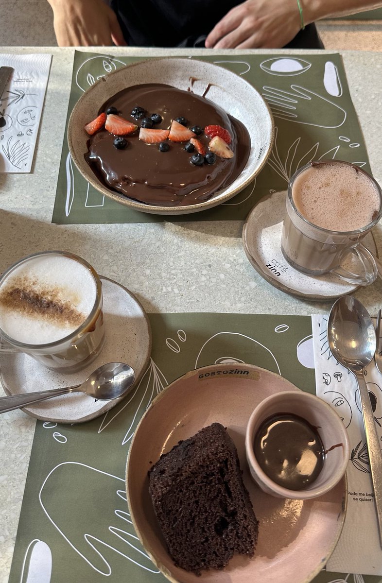 sweetyblls's tweet photo. as vezes tudo o q eu preciso pra ficar bem é ir em um café superfaturado com meu namorado 💌 https://t.co/pKqAThuJEj
