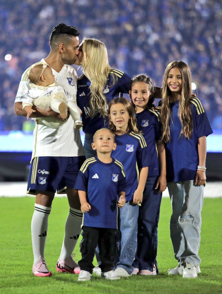 MariaA_PardoJ's tweet photo. La familia perfecta existe. https://t.co/7NCvYeOTQi