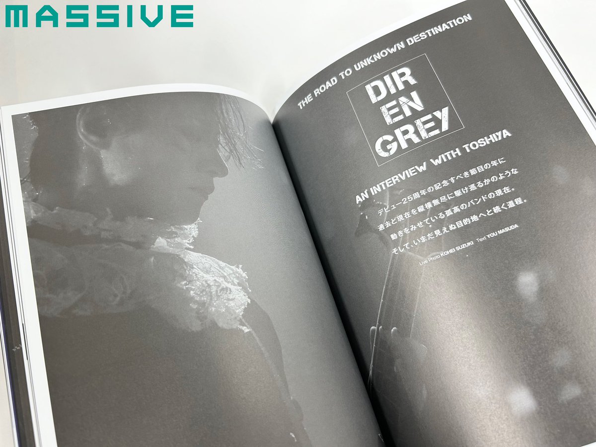 MASSIVE_BP's tweet photo. ✨7月17日発売✨
    ＼MASSIVE Vol.42／
 
#DIRENGREY（@DIRENGREY_JP ）が登場🌟
 
デビュー25周年を迎えたDIR EN GREY。25年前に開催されたツアーと同タイトルを掲げた『TOUR24 PSYCHONNECT』の手応えをToshiyaさんに伺いました🙏

今すぐチェック👉https://t.co/LCvjrq8XOF https://t.co/ZQKrsumW8s