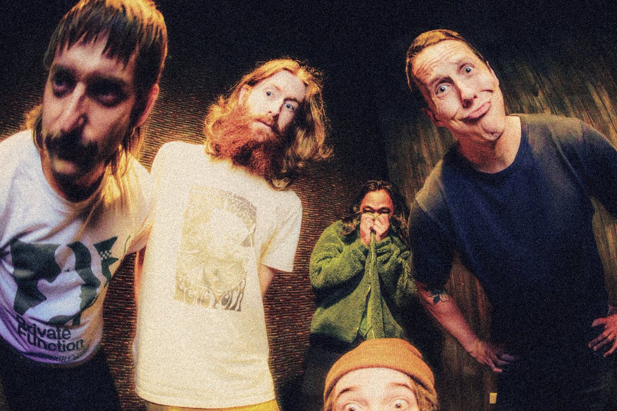 Thank you so much for all the support on Gothic Apothecary over the last week, y'all are too good for us ❤️💪
ditto.fm/gothic-apothec…

📷 Young Ha Kim

#psychpunk #surfpunk #Postpunk #melbournepunk #australianpunk #NewMusicAlert #NewMusic #NewMusic2024