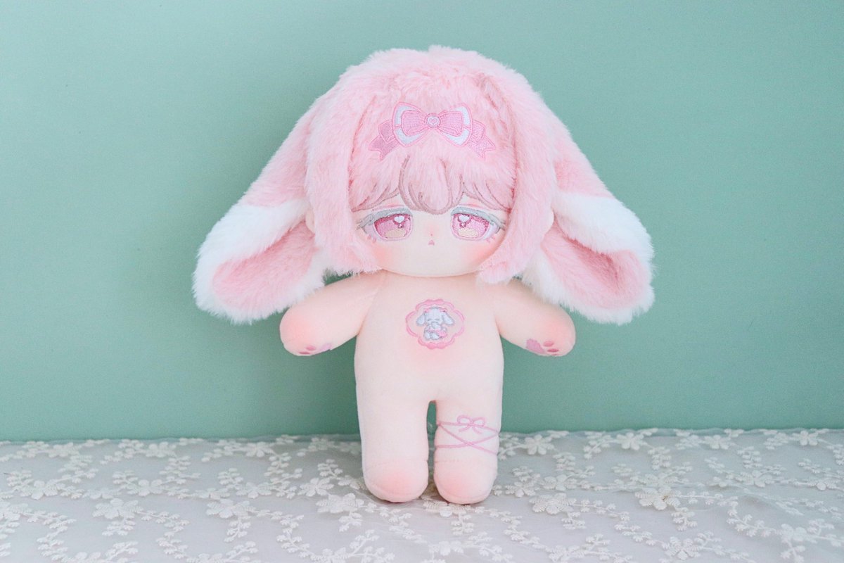 안녕하세요! 다들 잘 지내고 계셨나요!?
이사 준비랑 본업 때문에 요즘 너무 바빠서 이제야 소식을 올립니다!🥲 

틈틈이 3차 수정을 거쳐 완성된 ‘슈가스위티’ 최종 샘플이에요!🎀🩰

현재 샘플 복제 중에 있으며 공구 준비가 되면 일정 안내해 드리겠습니다🥰