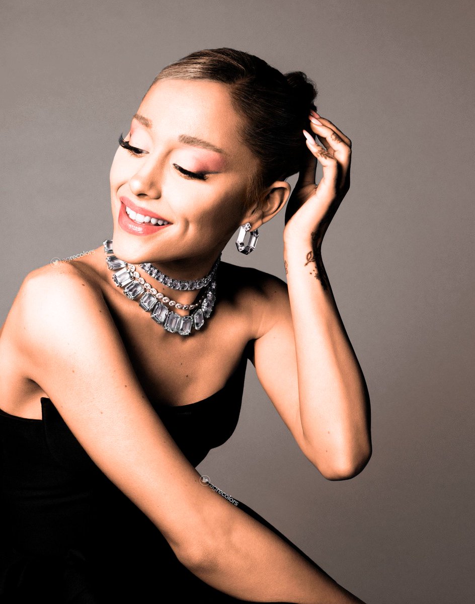 agrecolors's tweet photo. Ariana Grande for @swarovski 💎
[Recolor manually made by me] https://t.co/JqGXc6afB4