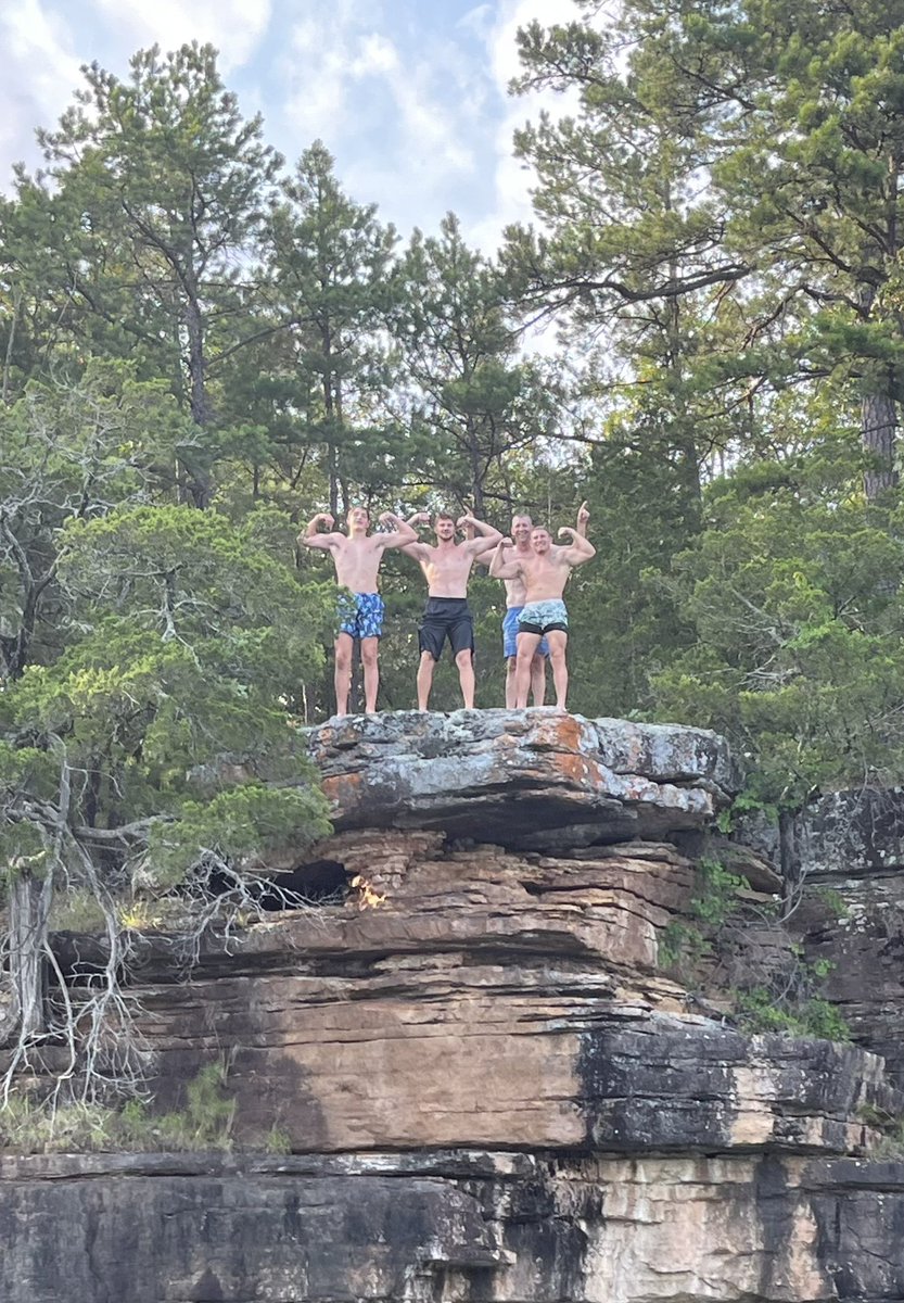 bosimpson21's tweet photo. Yall need to get you a coach like @PaulSimmonsHU! Took me and a couple of the guys out on his new boat and showed us a great time… AND the man swan dove off a cliff!! What other HC you see doing that?! The answer is 0️⃣‼️ HARDING IS THE PLACE TO BE!!! @Harding_FB https://t.co/7E3c7FUDNA