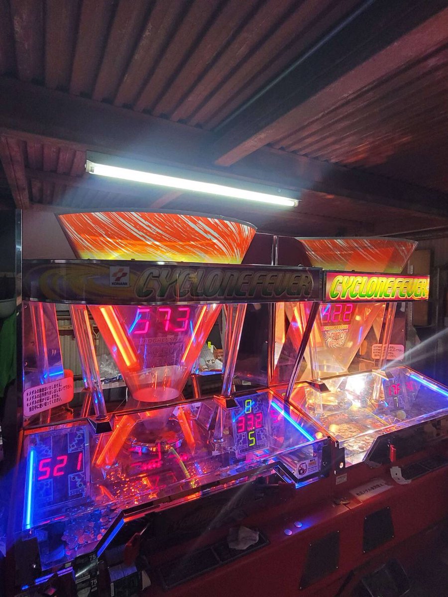 スピンフィーバー初代とサイクロンフィーバー初代の並びいいですね