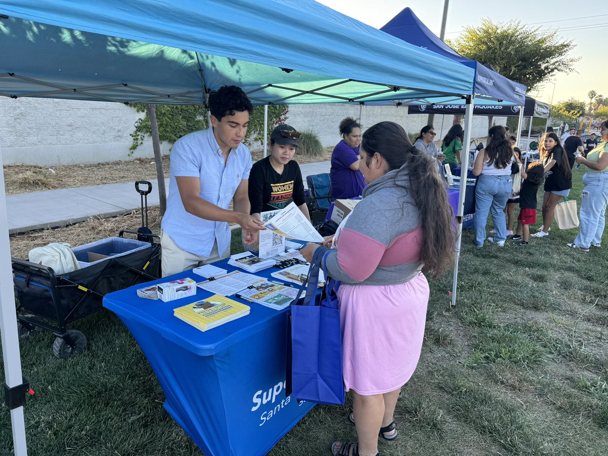 SupCindyChavez's tweet photo. #VivaParkSJ is the place to be at this summer! Thanks to my team who were able to talk to our residents about County Resource at Esther Medina Park. Thank you to the PRNS VivaParks Team for coming out for the community and resource partners!
#SanJosé #EastsideSJ https://t.co/sbcyWjHKFX