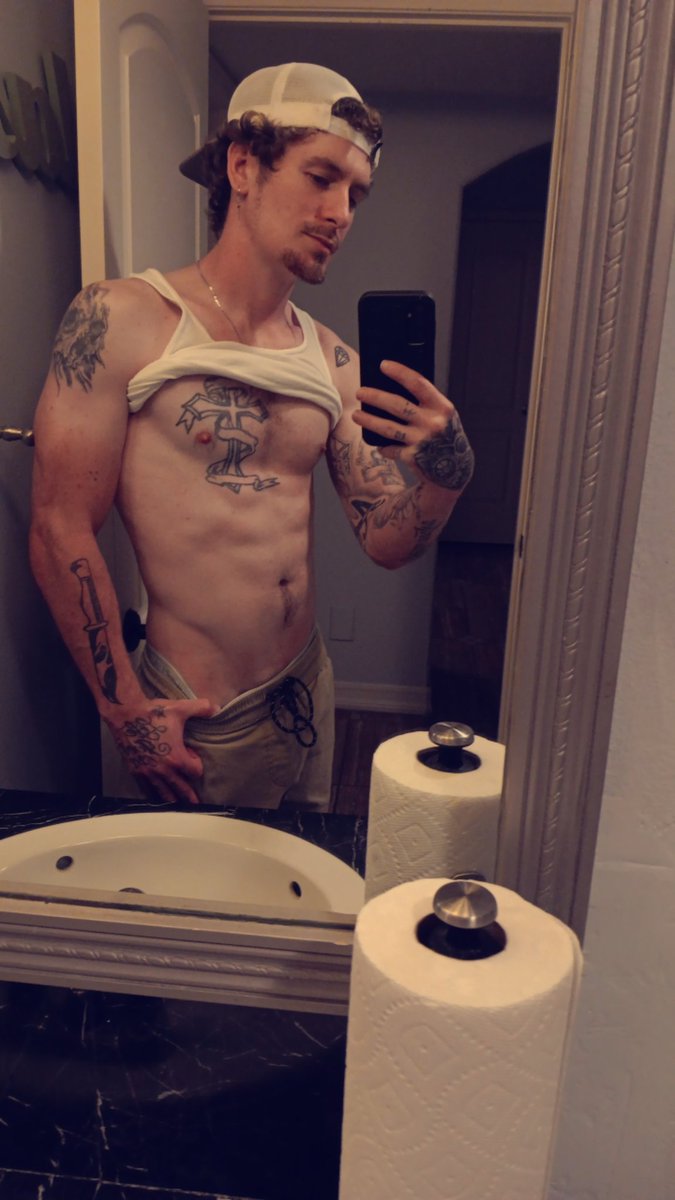 DDale112's tweet photo. Workout complete. Subscribe to my OF for content daily. https://t.co/QHK5oXfQBk or add my snap for custom content. damon_dale2021  #content #workoutmotivation #alliswellcome #goodddealscheapthrillz 
#add #fypシviral come 
 see what your missing on my onlyfans 🍆🍆 https://t.co/Rl6y9ngGvd
