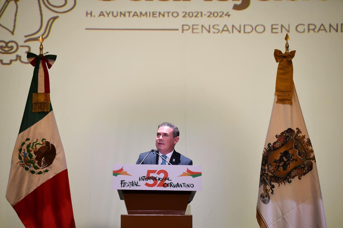 Nadie se puede llevar el #Cervantino 🎭 a otro lugar. Eso es imposible. Se pueden llevar el presupuesto, pero nunca el #FIC. Lo decimos con el corazón 💙: el Cervantino aquí nació y por siempre aquí se queda