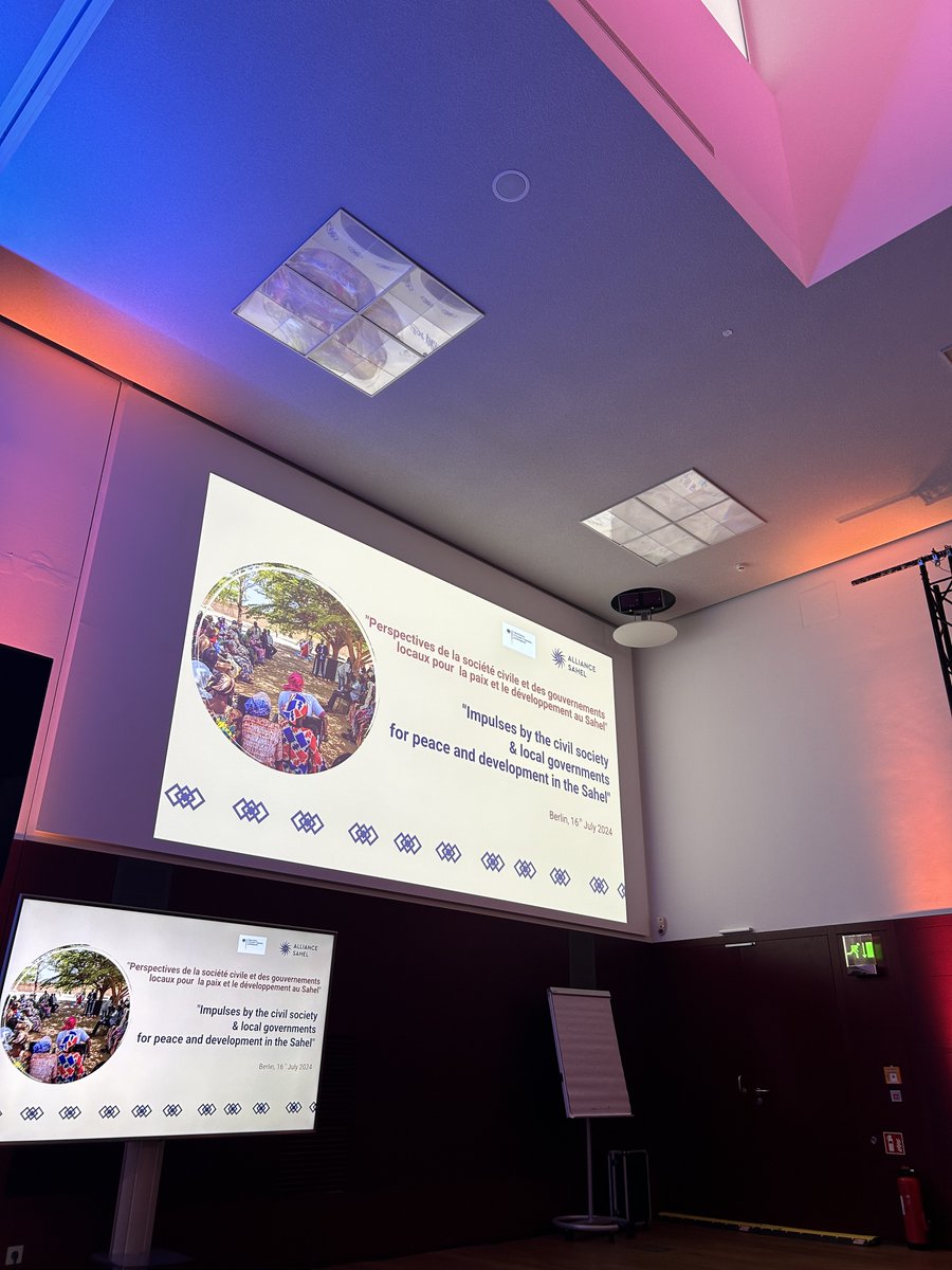 Ravi d’être à Berlin et de représenter <a href="/WATHI_ThinkTank/">West Africa Think Tank (WATHI)</a>  à la Conférence de <a href="/AllianceSahel/">Alliance Sahel</a>   J’ai eu le plaisir de modérer la table ronde sur le thème de la Cohésion sociale au #Sahel : quel est l'état du contrat social du point de vue des citoyens sahéliens ? <a href="/CAI_Afrique/">Centre Allemand d'Information en Afrique</a>