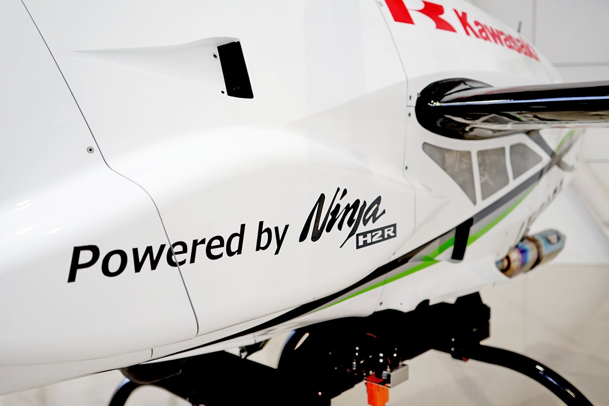 64R 本体 K 現在開催中の企画展で展示しているVTOL無人機「K-RACER-X1」。 川崎