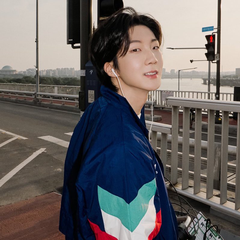 Genius_kor's tweet photo. #GeniusCharts | HOONY aka LEE SEUNGHOON of WINNER (@yg_winnercity) makes his hot debut on the Genius Korea charts as a soloist! 

His new single “딱 내 스타일이야 (MY TYPE)” debuts at #2 on the daily K-Hip-Hop chart in Genius Korea! 

https://t.co/DCMxbsyK1p https://t.co/PUfQBaTNeo