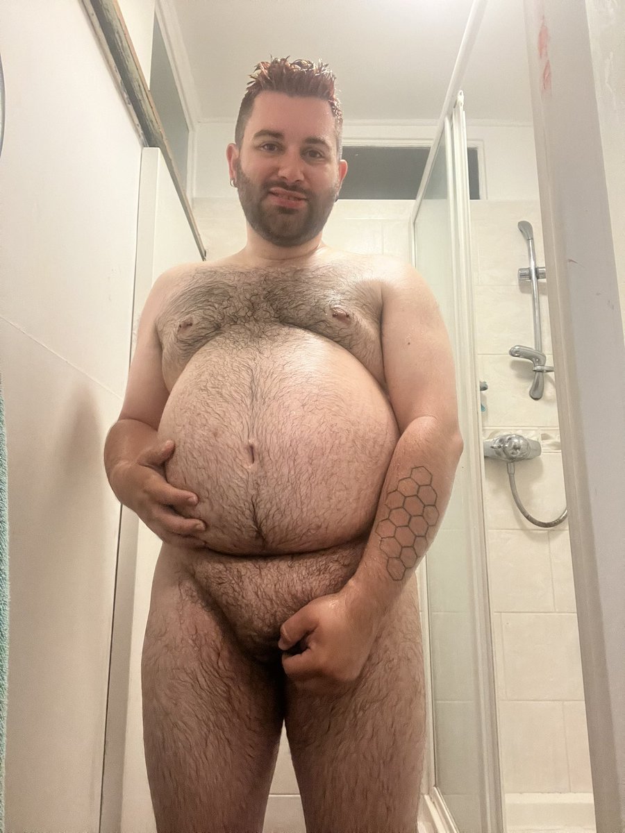 bagglesxox's tweet photo. This big belly bitch is fresh outta the shower

#gay #gayuk #gaybear #gaybelly https://t.co/Dgfmla4fzO