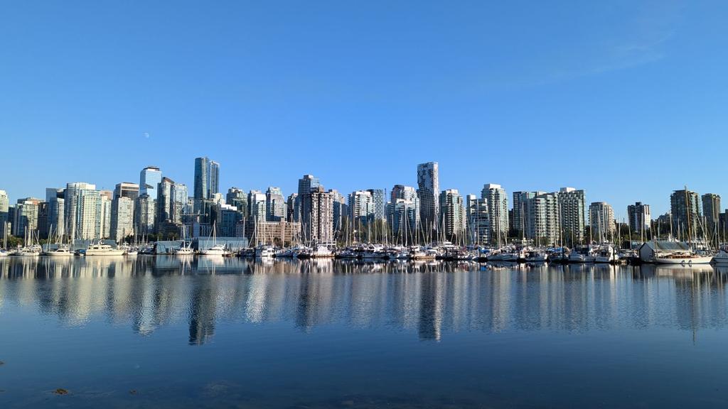 TellSimon's tweet photo. So fortunate to Live here. #vancouver #skyline #coalharbour https://t.co/lHlyKUQK3W