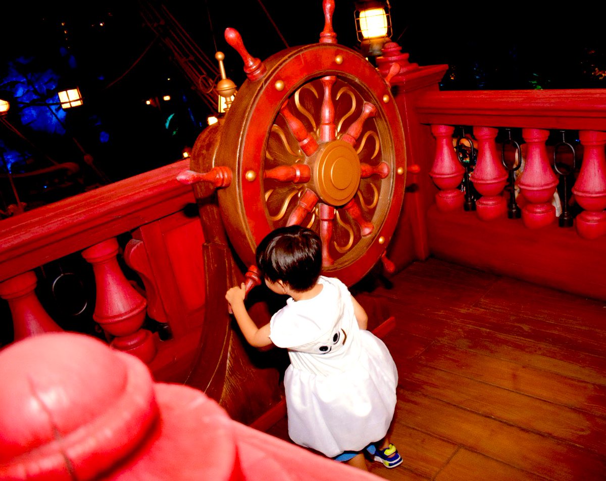 Disney_panda625's tweet photo. 先日、無事にファンスプ行って来ました！　アトラクションにも乗れて子供達も新エリアに興奮気味で楽しかった(*°∀°*)
ただ、奥地なだけに夏は蒸し暑さが凄かったヽ(´o｀；
今度はゆっくりレストラン含め明るい時に行きたいなぁ…
それでは、今日は週の真ん中水曜日！
素敵な一日をーっ！！ https://t.co/lMwlXYCxrN