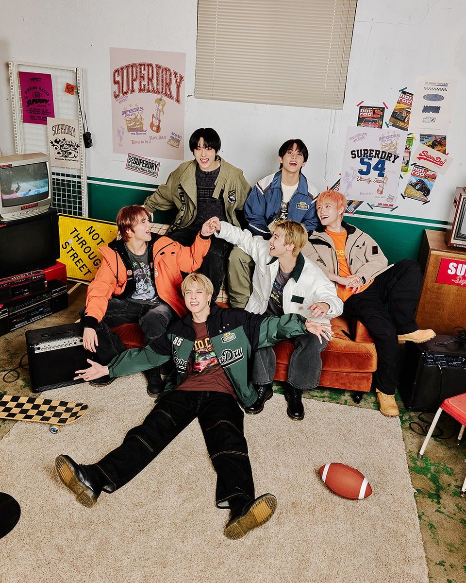 Bellyanki's tweet photo. Guys, the boys are now brand ambassadors for Superdry clothing. Please go like the photos on the brand's official Instagram.
#NCTDREAM #Superdry 

https://t.co/rYAogQ7rzp… 

🌈 #Jeno #Haechan https://t.co/GU0C53PsDm