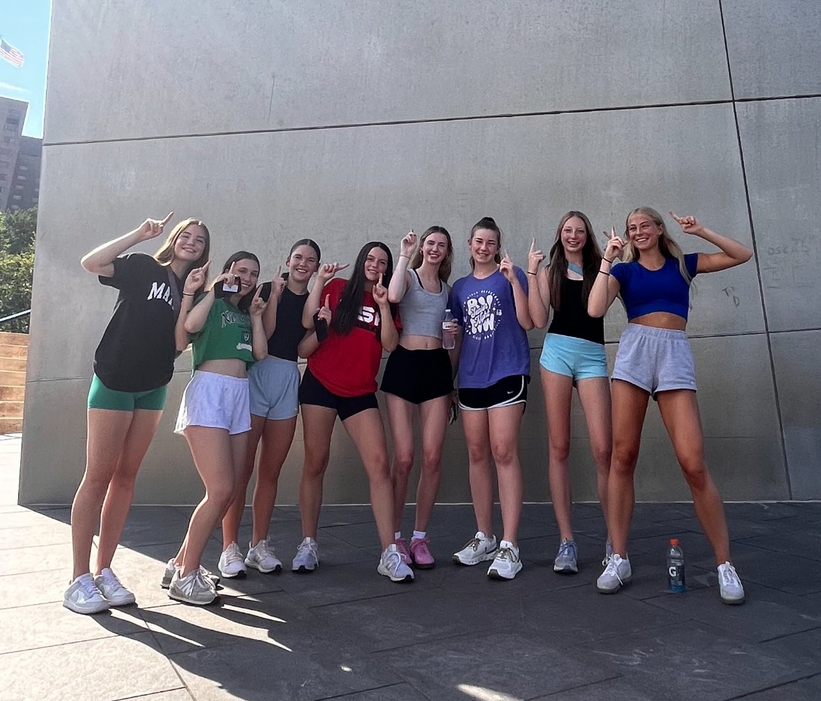EbertRandy's tweet photo. @KansasEliteWBB U16 BluestarSelect had a great weekend at @USJN March to the Arch. Their defense was intense. They were smart, looking to play fast but were also patient and composed when needed. Team is peaking at right time. Premier Showcase in Chicago is going to be fun. https://t.co/iIfFGf7WdD
