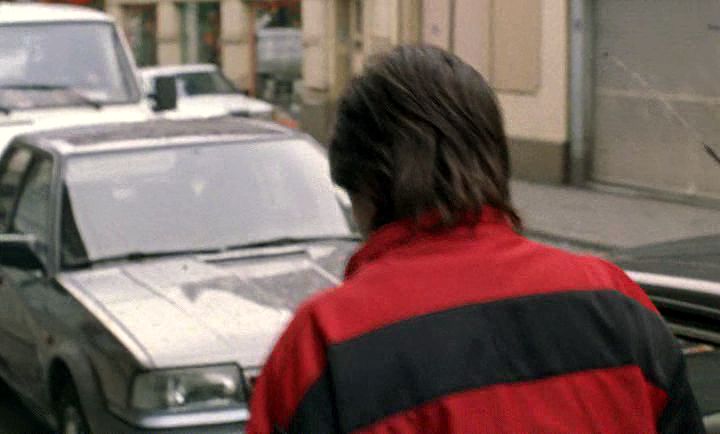 JorgeABertran's tweet image. Escuchando episodios pasados del podcast #FrameFatale, alguno de sus tres presentadores -Santiago Calori, Axel Kuschevatzky o Sebastián Rotstein- se quejaba de las espaldas en el cine. Mencionaban a los hermanos Dardenne y a su película #Rosetta (1999)