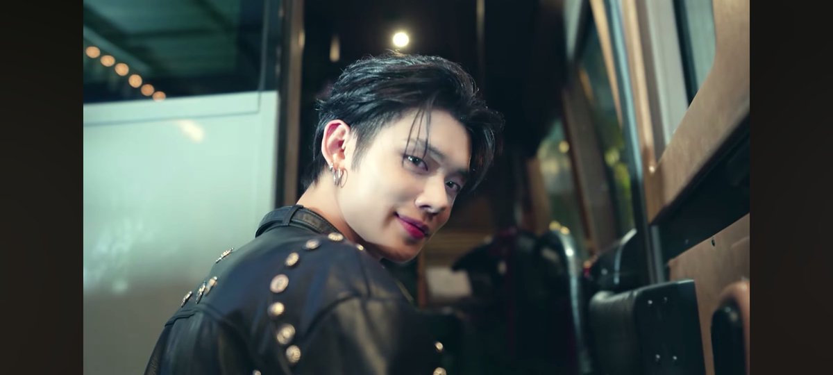potaurian's tweet photo. some pretty ok screenshots i got 🔥 now imma go back to doing my shit and streaming the song 🙏💯

TXT OPEN ALWAYS WINS OUT NOW
#GalaxyxTXT #OpenAlwaysWins
SAMSUNG X TOGETHER 
#TOMORROW_X_TOGETHER https://t.co/wJ9gBDvkGW