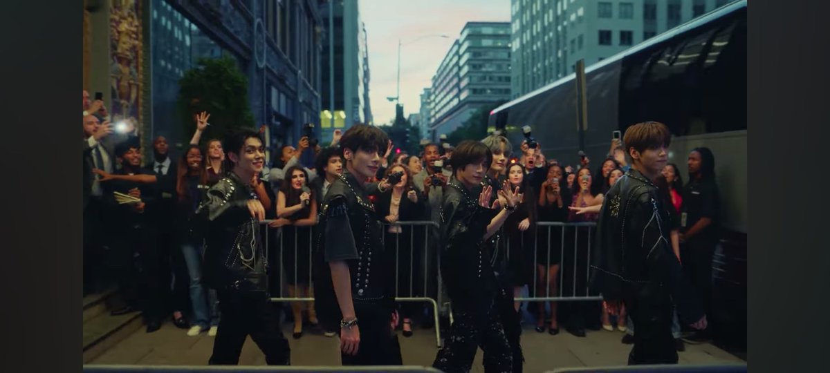 potaurian's tweet photo. some pretty ok screenshots i got 🔥 now imma go back to doing my shit and streaming the song 🙏💯

TXT OPEN ALWAYS WINS OUT NOW
#GalaxyxTXT #OpenAlwaysWins
SAMSUNG X TOGETHER 
#TOMORROW_X_TOGETHER https://t.co/wJ9gBDvkGW