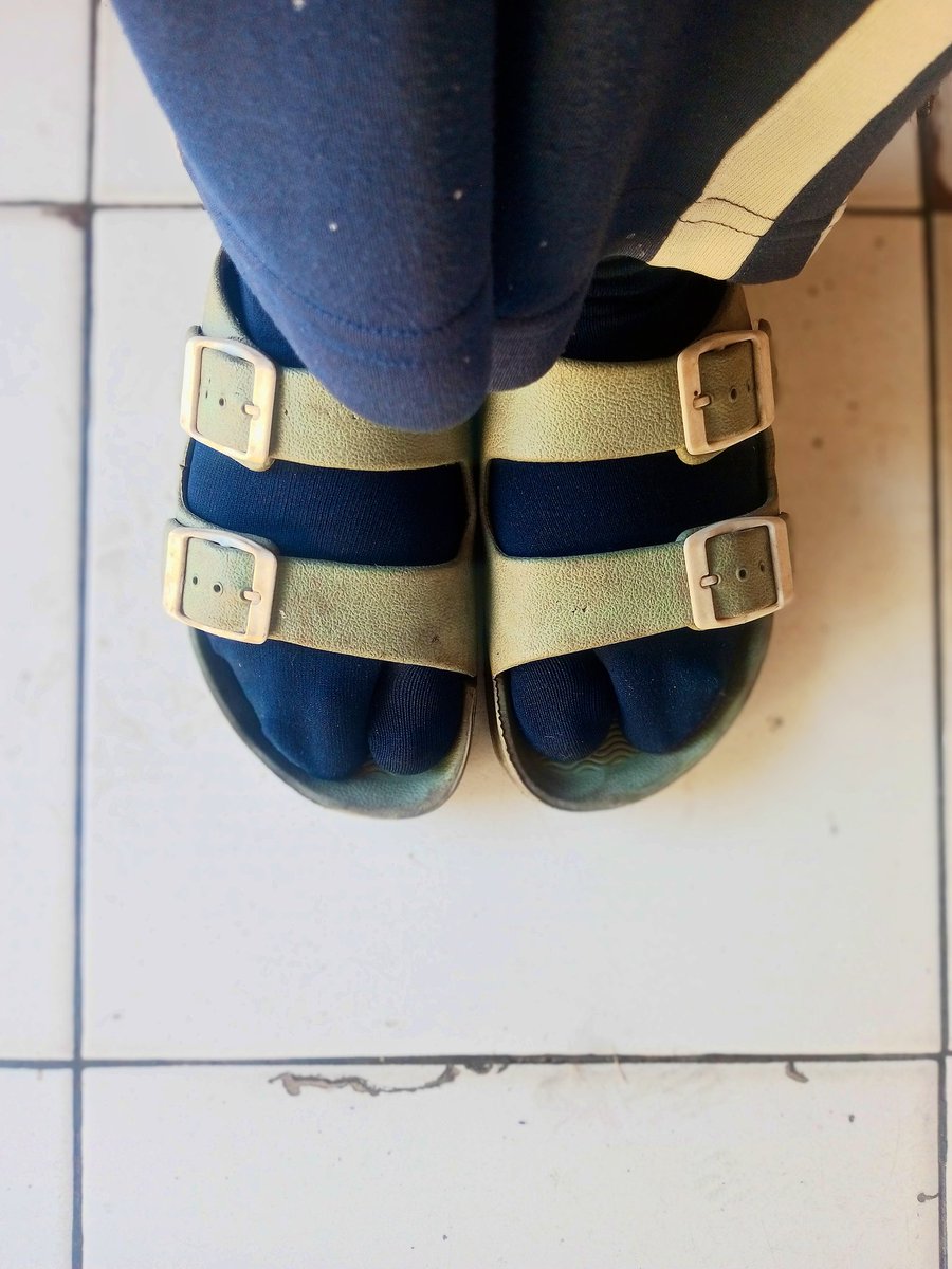 eky_cp's tweet photo. Pake sepatu kets ❌
Pake sendal buluk ✅

Yang walk walk 😁 https://t.co/QZkRTM4Md0