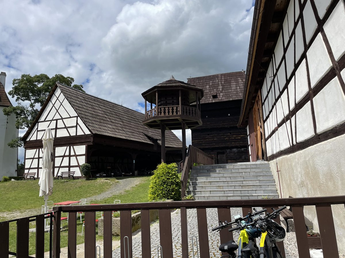 retroturistika's tweet photo. Seeberg (též Ostroh) je hrad nacházející se v Ostrohu, části obce Poustka v okrese Cheb. Je chráněn jako kulturní památka #vylet #seeberg #turistika #cesko #fotocesty #hrad #travel #czechia #trip #castle #summer https://t.co/AOmDbl2GPg