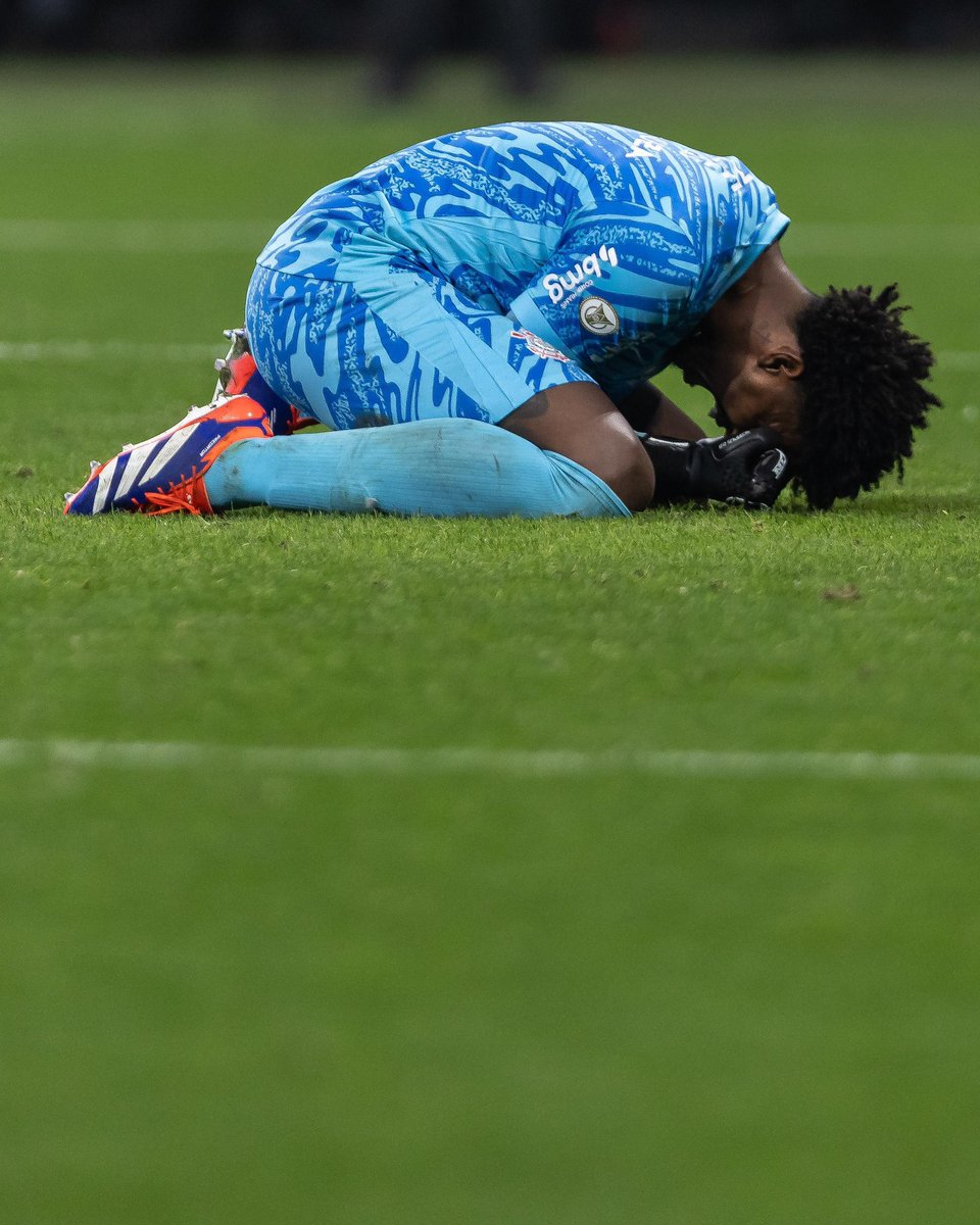 Hugo99_'s tweet photo. Deus é bom o tempo todo. Obrigado, Senhor! Feliz demais pela estreia com essa camisa e ainda mais pela vitória. Que seja só o começo de uma grande trajetória neste clube gigante que é o @corinthians. Jesus na frente, sempre! Seguimos no plano e VAI CORINTHIANS! 🙌🏾🔥🦅 https://t.co/CHiGGl1M20