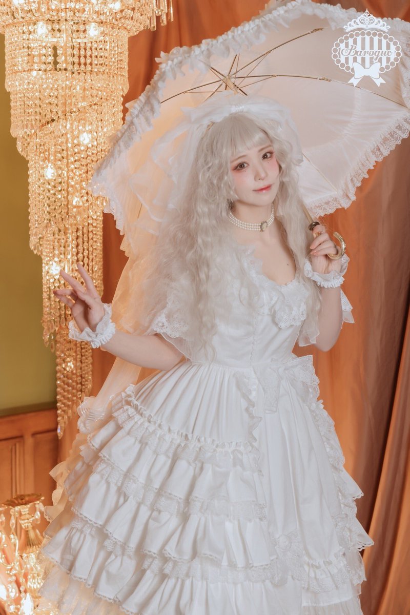 fraisier_s's tweet photo. Baroque x Fukasawa Midori 
collaboration series
～Porcelaine Doll〜

本日より、コラボレーションドレスのサンプルがfraisierAOYAMA店頭にてご覧・ご試着いただけます✨

ご予約期間：7/31(水)まで

オンラインでもご予約を承っております🌟
https://t.co/FOsezeptSu https://t.co/SnRn408j3e