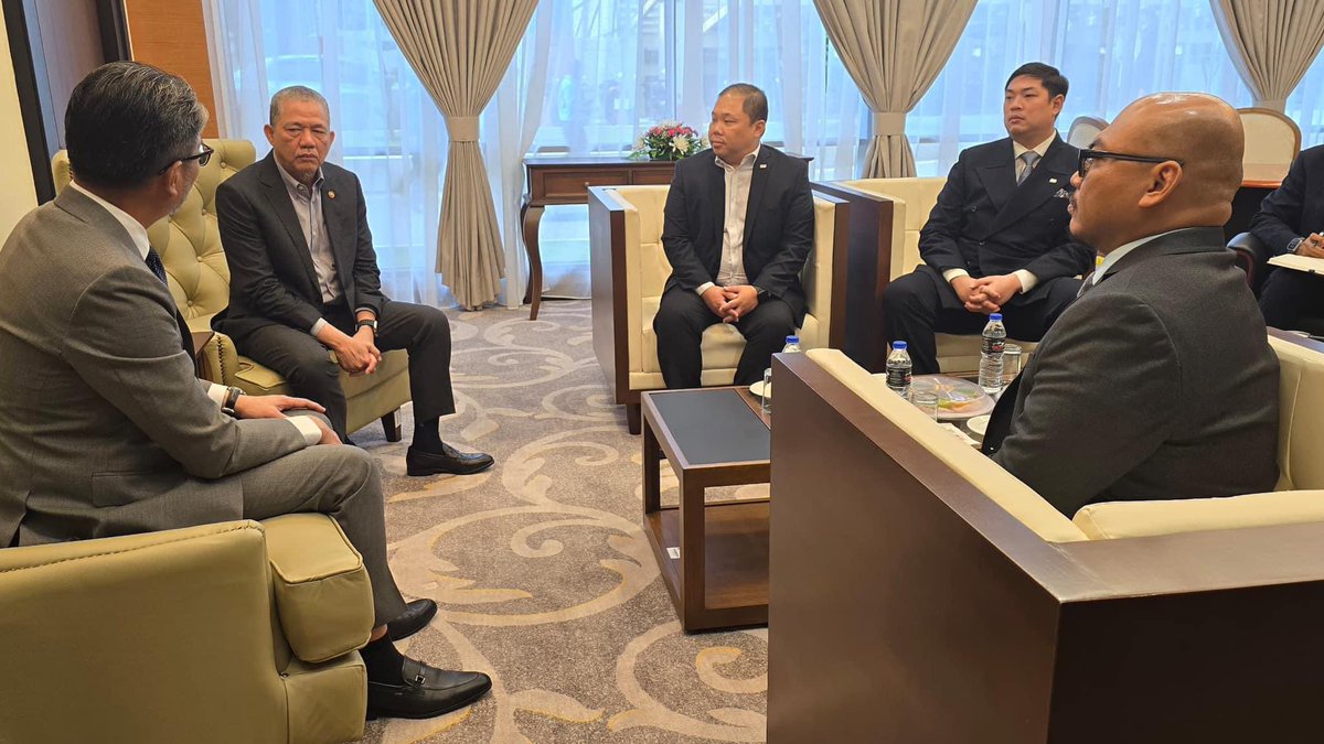SEDC Energy #SEDCE pays visit to Malaysian Deputy Prime Minister Fadillah Yusof at the Parliament, briefs him on our role in facilitating Sarawak’s new energy ecosystem
