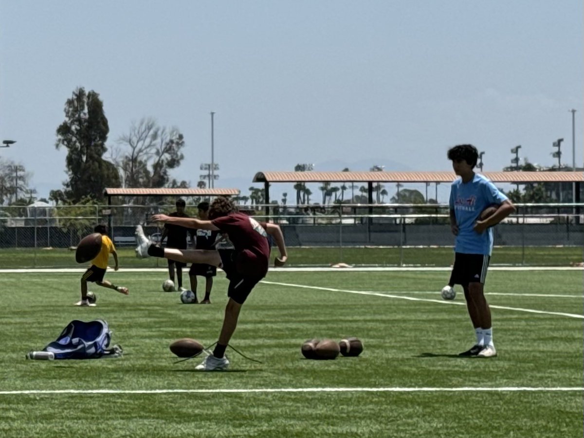 benjigamarnik's tweet photo. Coaching the next generation of kickers! @CSKRECRUITING @LosAlFootball https://t.co/CgG8TQoPGv
