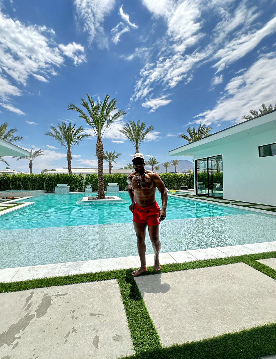 rclyfe_'s tweet photo. 🏊🏾 &amp; ☀️ Watch Bae! https://t.co/gpvOsIn8qS