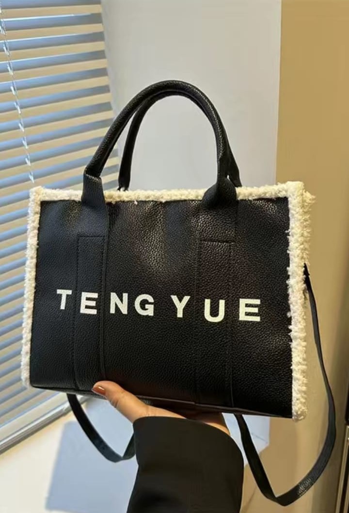 classixfashions's tweet photo. Ladies Handbags 
At Kshs 1700
Call/WhatsApp at 0737467538
Simu Zimeibiwa, Nairobi CBD, Cabinet Secretaries, #maandamano, Githurai 45, #classixfashions https://t.co/Vx58k7XcxF