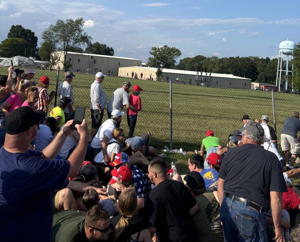CAlexanderFree's tweet photo. @Derileeeek @OAlexanderDK @I_Am_JohnCullen This photo was taken right after the shooting while trump was still covered by ss on stage and if someone was on the water tower I think you would still see him in this photo. https://t.co/bWGwh0mcZi