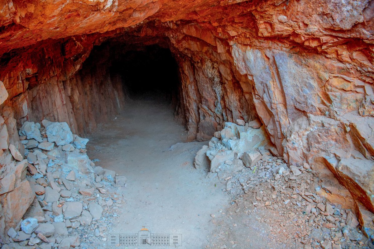 NtareHouse's tweet photo. @GeneralNeva @KirundoProvince Les gestionnaires de cette société ont découvert un tunnel qui servait de passage aux colons belges pour l'extraction des minerais, lequel avait été bouché avec du béton-armé après l'indépendance par les colons, effaçant toute trace indiquant la présence de minerais à cet endroit https://t.co/Ne29nVm3hE