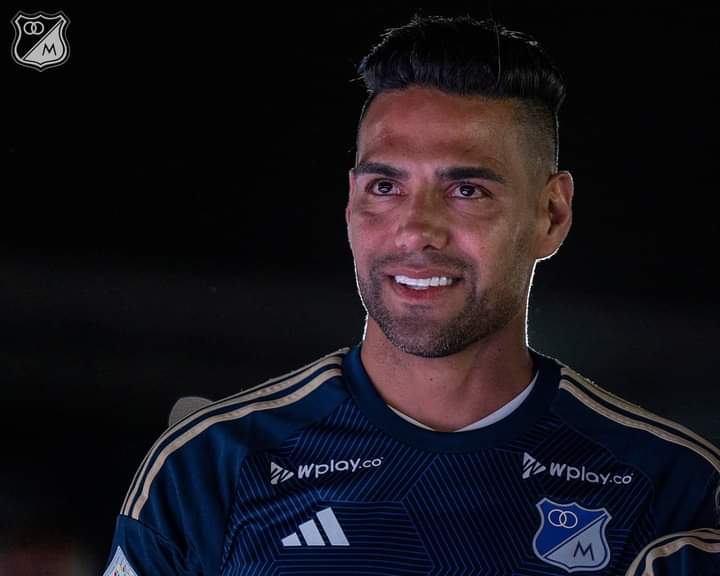 PinzonBriceno's tweet photo. El sueño de todos 🐯💙😍 
#FalcaoxWIN 
#millos https://t.co/p0Jr8xzMnG
