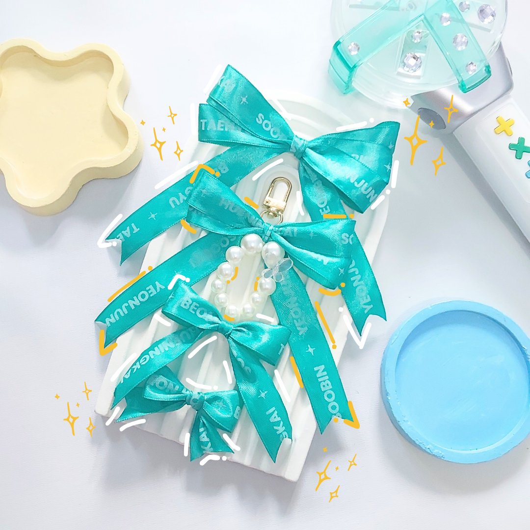 poppinstars_std's tweet photo. [rt, like and share are highly appreciated! 🩵]

OPEN ORDER
🎀PITA MOA TXT MEMBER🎀
- Bagcharm/Keyring/Gantungan Kunci
- Pita Lighstick
- Pita Pin
✨️FREE Pita 25cm✨️
details and link order here:
🍊 https://t.co/2ftsx4QK9w

#txt #moa #tomorrow_x_together #fanmerch #moabong https://t.co/l55DKbsSVf