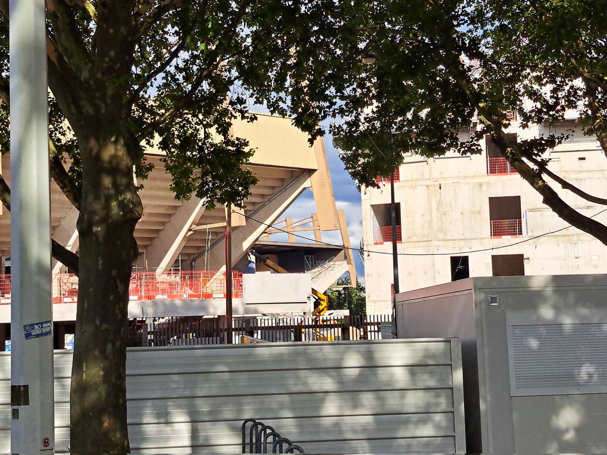 NicoSz68's tweet photo. Petit détour pour la Meinau et les travaux hier en fin d'après-midi.
@rcsa #meinau #clubdifferent https://t.co/PDsBUXfZmW