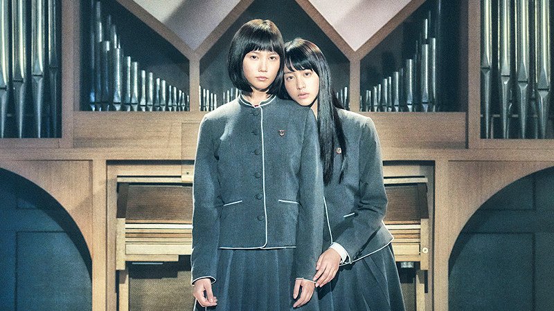 少女』? “ ヨルは恐る恐る、ロープの上に足を一歩踏み出した。ヨルの 