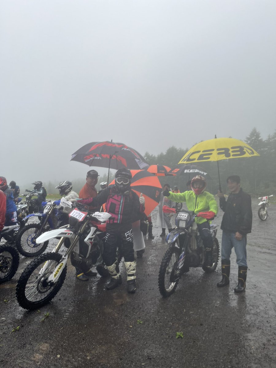 motosx1010's tweet photo. 週末は #wexwest に参戦して来ました
実は #jncc 系レースに参戦するのは初めてで(スタッフは出てます)それも大雨でしたが #アチェルビス でお世話になっている #mcjapan さんのサポートでエンデューロレースの楽しさを再確認出来ました! https://t.co/pLf81DHkXS