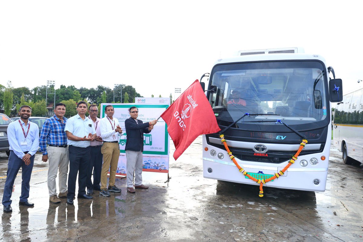 ONGC_'s tweet photo. 🚍 
#ONGC Hazira Plant is driving towards a greener future by introducing 2 new #electric buses! 
These eco-friendly buses will provide sustainable transportation for our energy soldiers working in shifts, contributing to a cleaner, greener Surat. 🌱

#ElectricVehicles are the future, and #ONGC is leading the way! ♻️

#YouAreEnergy | #EnergyNowAndNext